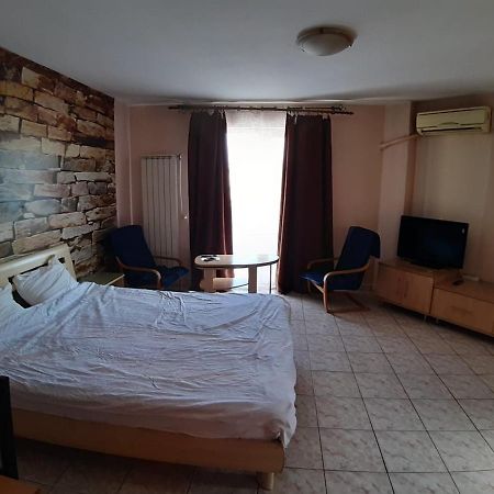Old Town New Spacious Apartment 布加勒斯特 外观 照片