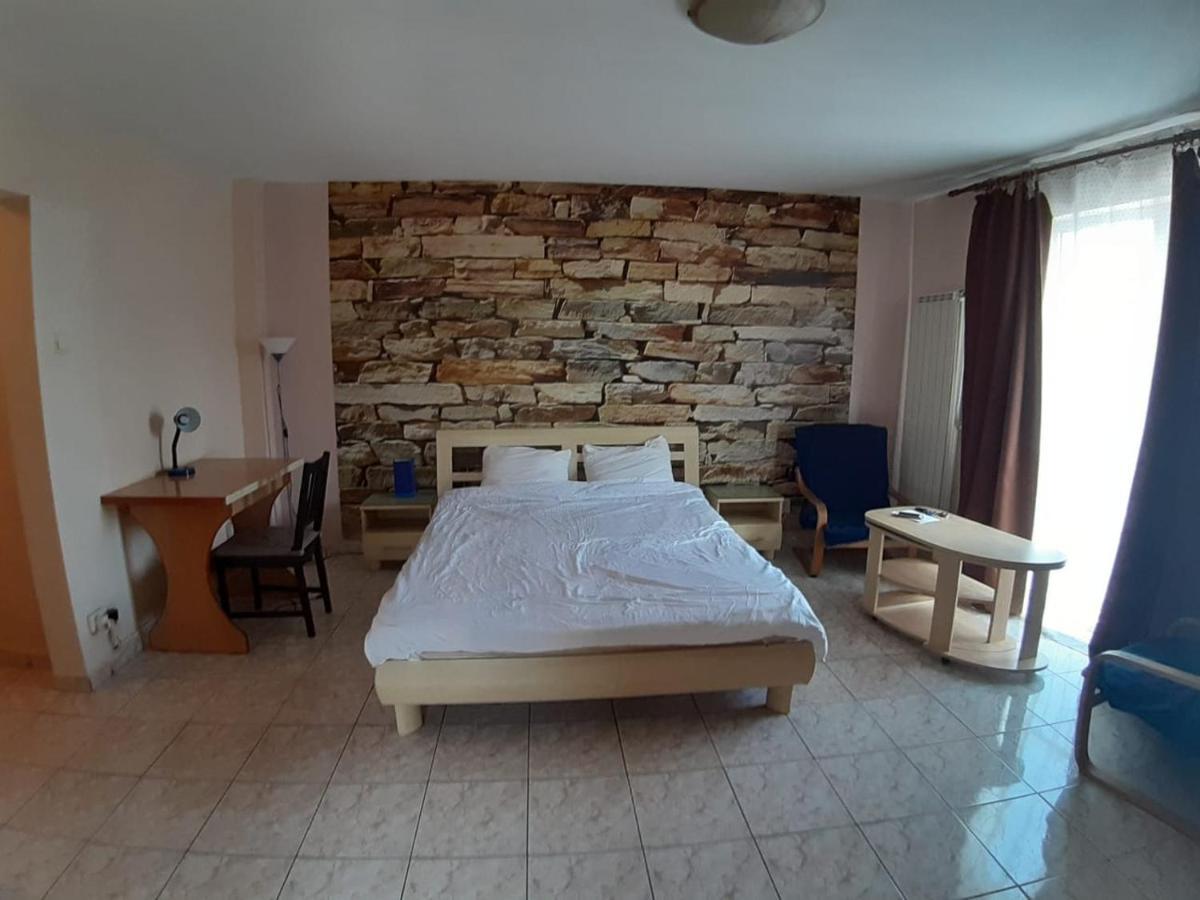 Old Town New Spacious Apartment 布加勒斯特 外观 照片